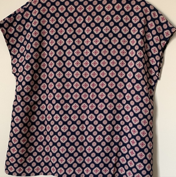 Brand new blouse. Size M. No sleeves. Back to office clothes. Banana Republic - Picture 6 of 8